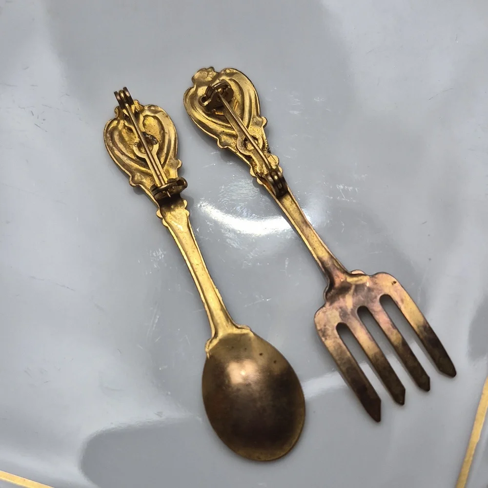 Vintage Circa fork & spoon Handpainted pins brooches gold tone metal